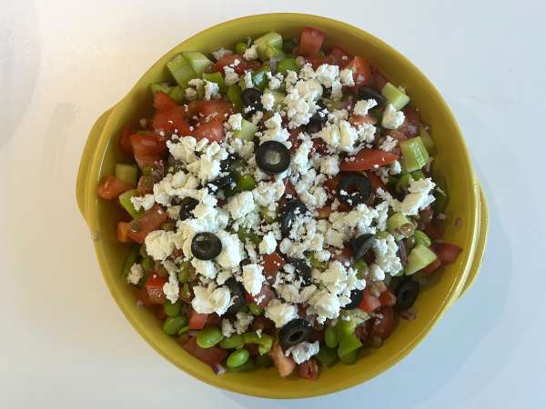 Insalata di lenticchie, feta ed edamame con verdure croccanti - Preparazione tappa 5