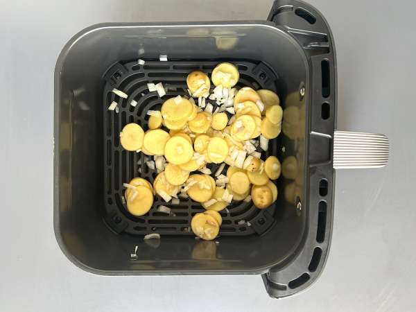 Merluzzo in friggitrice ad aria con salsa al vino bianco, patate e verdure - Preparazione tappa 2