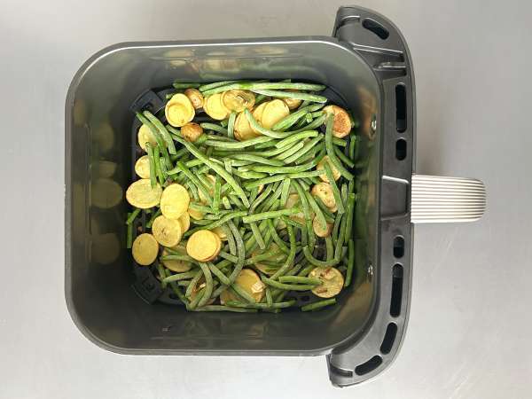 Merluzzo in friggitrice ad aria con salsa al vino bianco, patate e verdure - Preparazione tappa 3
