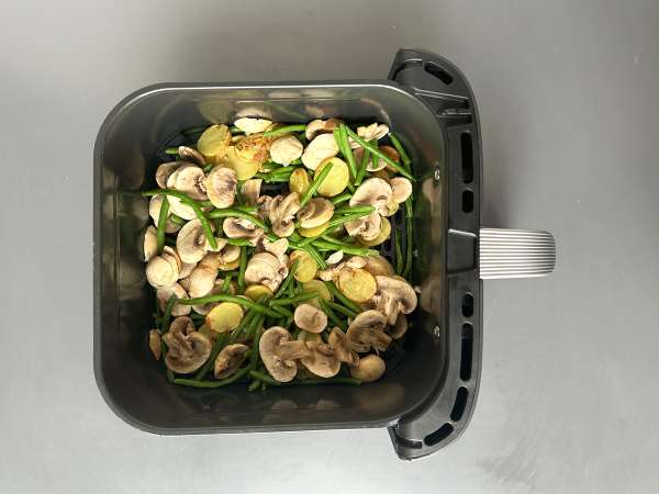 Merluzzo in friggitrice ad aria con salsa al vino bianco, patate e verdure - Preparazione tappa 4