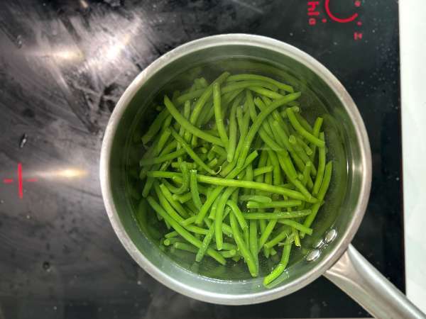 Filetti di merluzzo al limone e spezie con patate al vapore e fagiolini - Preparazione tappa 8