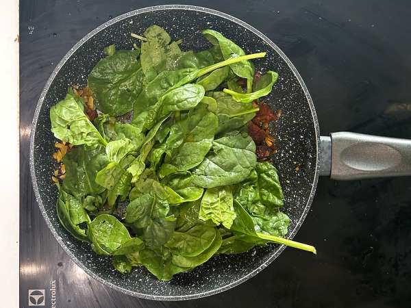 Merluzzo in friggitrice ad aria con spinaci, fagioli e chorizo - Preparazione tappa 1