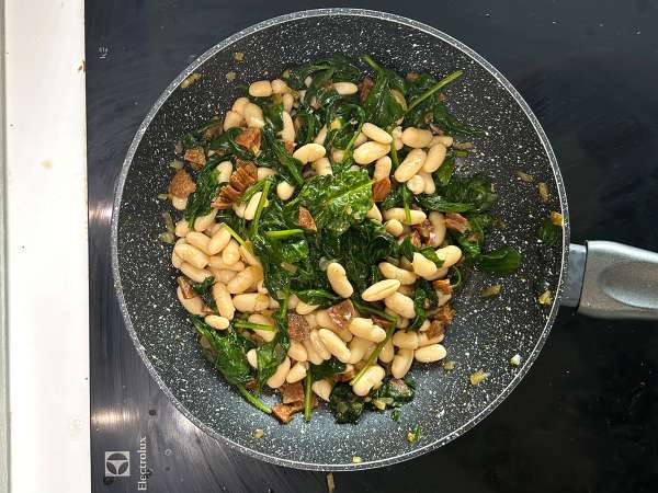 Merluzzo in friggitrice ad aria con spinaci, fagioli e chorizo - Preparazione tappa 4
