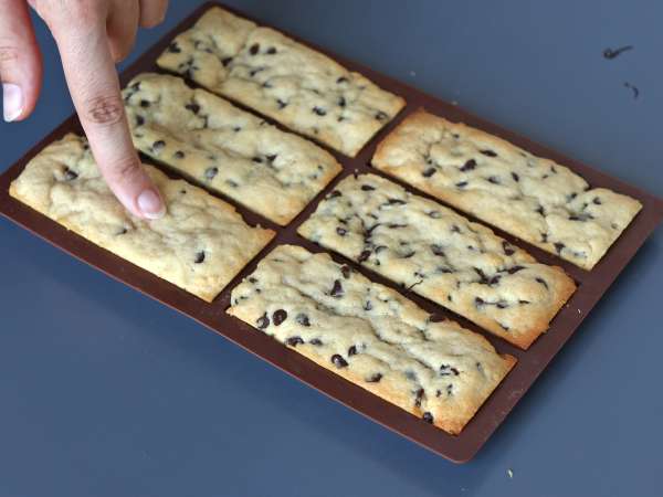 Barrette cookie al cioccolato, morbide e croccanti allo stesso tempo - Preparazione tappa 8