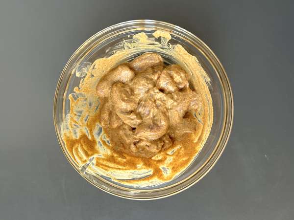 Shawarma di pollo in friggitrice ad aria con salsa tahini - Preparazione tappa 2