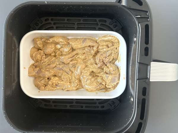 Shawarma di pollo in friggitrice ad aria con salsa tahini - Preparazione tappa 4