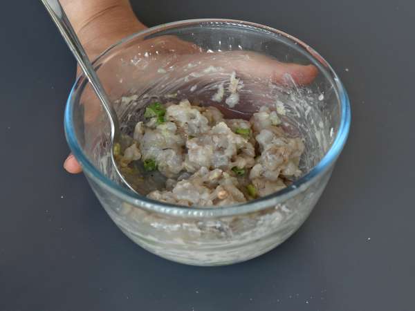 Bocconcini croccanti di gamberetti in friggitrice ad aria - Preparazione tappa 2