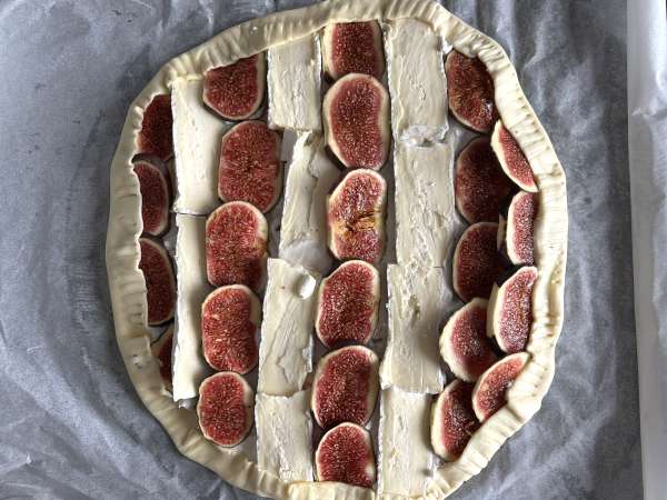 Crostata agrodolce con fichi, brie e noci - Preparazione tappa 7
