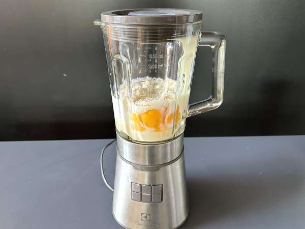 Torta flan al cocco e latte condensato facile e cremosa - Preparazione tappa 1
