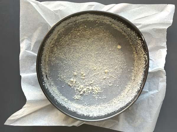 Torta salata senza sfoglia con spinaci e formaggio: morbida e cremosa - Preparazione tappa 1