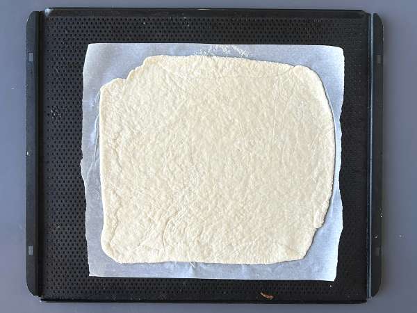 Pizza al cottage cheese senza lievitazione: morbida, proteica e facilissima - Preparazione tappa 5