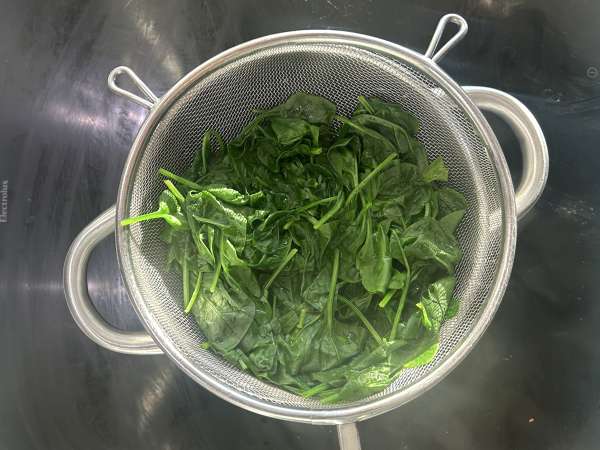 Lasagne vegetariane con spinaci e tofu in friggitrice ad aria - Preparazione tappa 1