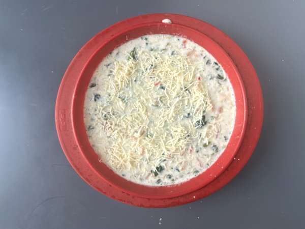 Torta salata con salmone, spinaci e cottage cheese senza pasta sfoglia - Preparazione tappa 7