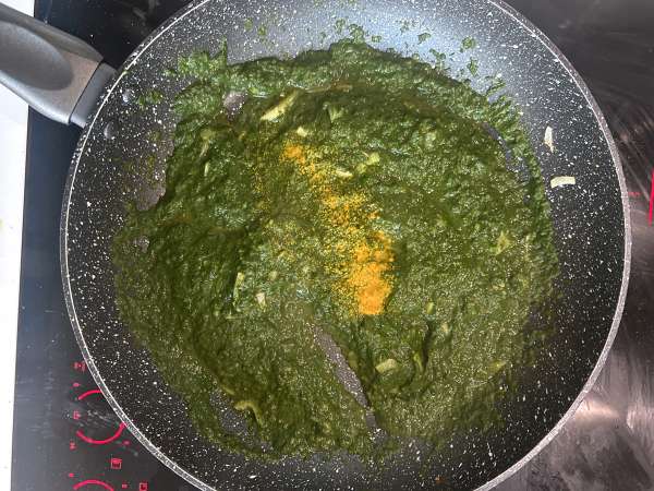 Palak tofu cremoso con spinaci e spezie indiane - Preparazione tappa 8