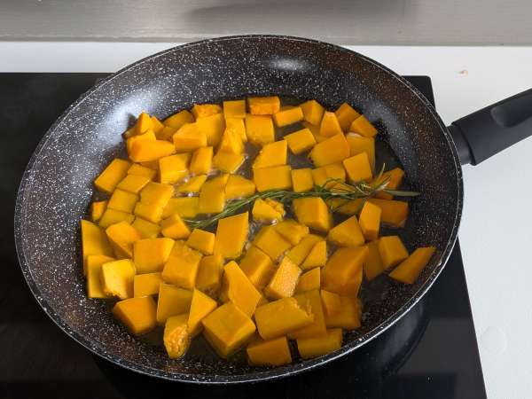 Pasta al forno con zucca, funghi e besciamella - Preparazione tappa 2