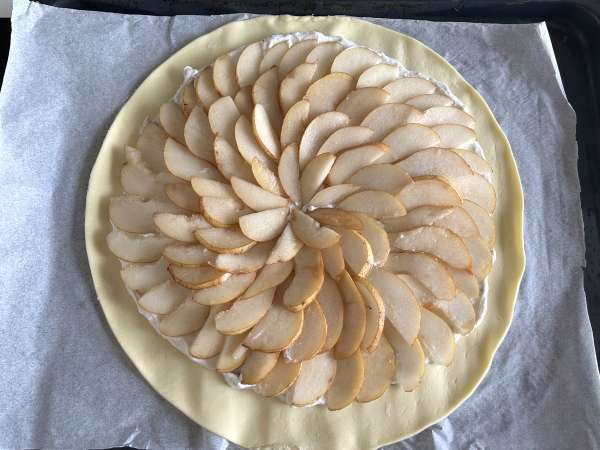 Torta salata di pere, gorgonzola e noci: un irresistibile abbinamento agrodolce - Preparazione tappa 6
