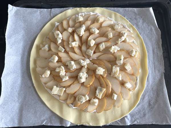 Torta salata di pere, gorgonzola e noci: un irresistibile abbinamento agrodolce - Preparazione tappa 7