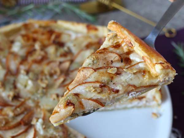 Torta salata di pere, gorgonzola e noci: un irresistibile abbinamento agrodolce - Preparazione tappa 9