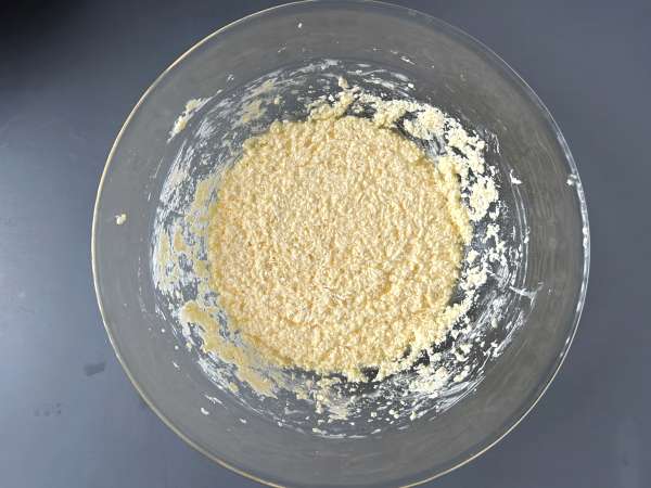 Torta di mele morbidissima con streusel croccante - Preparazione tappa 2