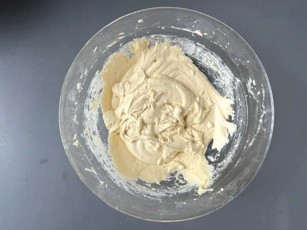 Torta di mele morbidissima con streusel croccante - Preparazione tappa 3