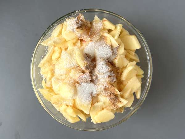 Torta di mele morbidissima con streusel croccante - Preparazione tappa 4