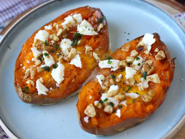 Patata dolce al forno con uovo, feta, miele e noci - Preparazione tappa 5