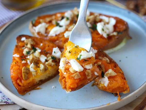 Patata dolce al forno con uovo, feta, miele e noci - Preparazione tappa 6