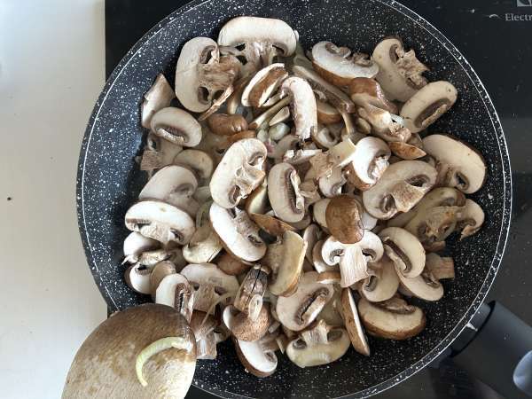 Grilled cheese ai funghi e formaggio filante - Preparazione tappa 3