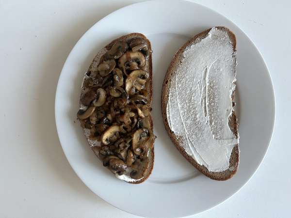 Grilled cheese ai funghi e formaggio filante - Preparazione tappa 7