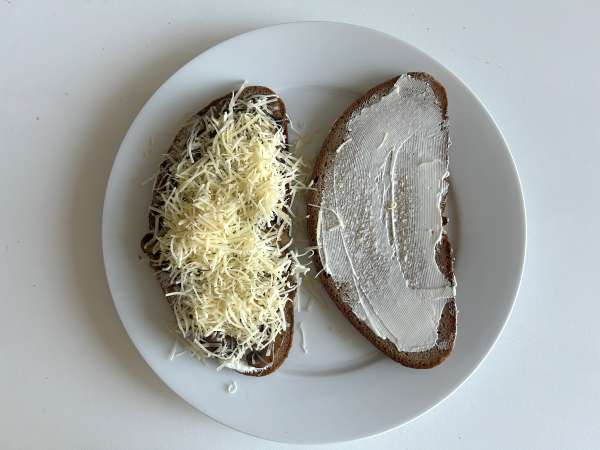 Grilled cheese ai funghi e formaggio filante - Preparazione tappa 8