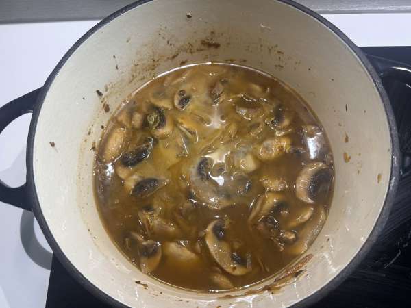 Zuppa ungherese ai funghi cremosa con paprika e aneto - Preparazione tappa 6