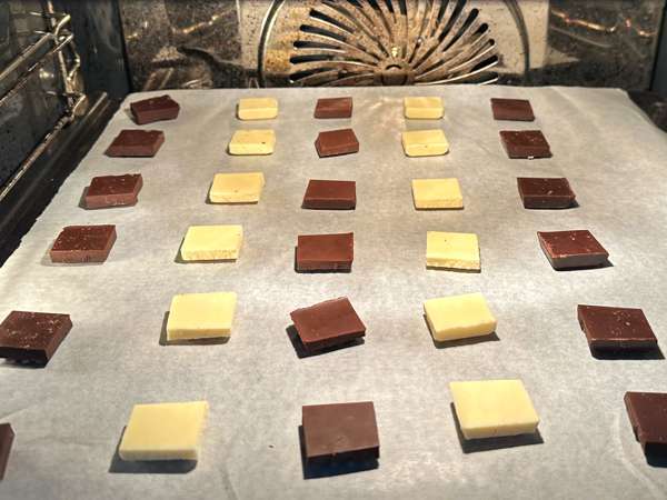 Mendiants al cioccolato con frutta secca: cioccolatini croccanti fatti in casa - Preparazione tappa 3