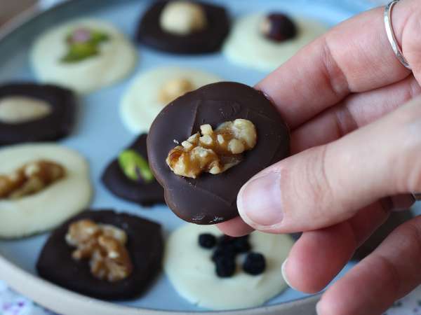 Mendiants al cioccolato con frutta secca: cioccolatini croccanti fatti in casa - Preparazione tappa 6