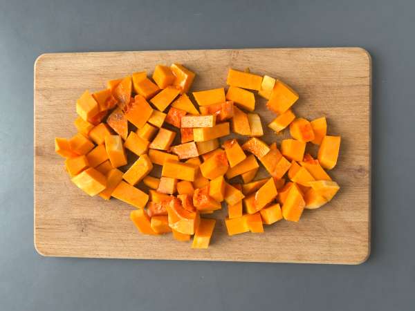 Zucca e carne macinata in pentola: una ricetta cremosa e speziata - Preparazione tappa 2