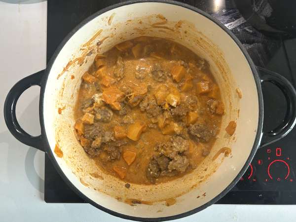 Zucca e carne macinata in pentola: una ricetta cremosa e speziata - Preparazione tappa 5