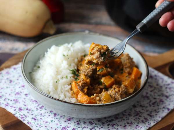 Zucca e carne macinata in pentola: una ricetta cremosa e speziata - Preparazione tappa 6