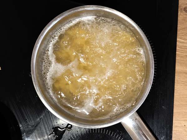 Pasta cremosa con funghi shimeji e champignon - Preparazione tappa 1