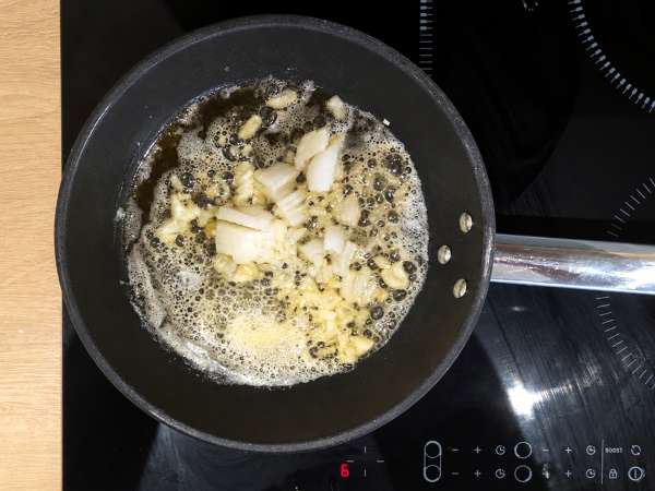 Pasta cremosa con funghi shimeji e champignon - Preparazione tappa 2
