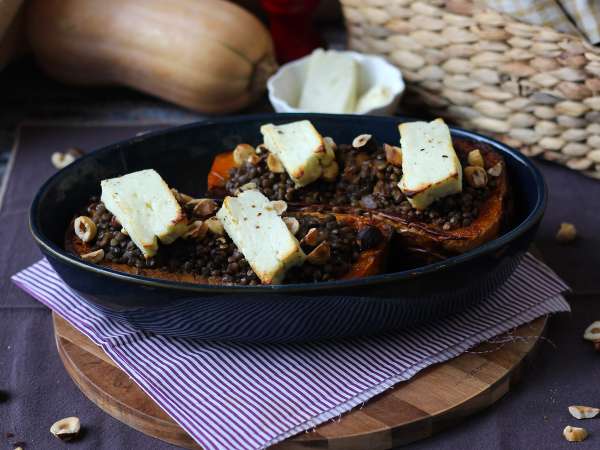 Zucca butternut ripiena di lenticchie e halloumi: ricetta vegetariana ricca di sapore - Preparazione tappa 12