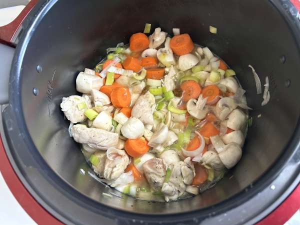 Blanquette di pollo con cookeo: ricetta cremosa con funghi e carote - Preparazione tappa 5