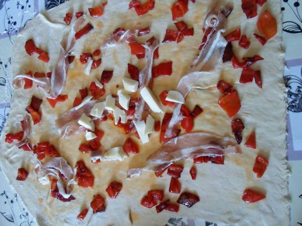 Panini napoletani con peperoni e pancetta, ottimi per gli intolleranti al lattosio - Preparazione tappa 3