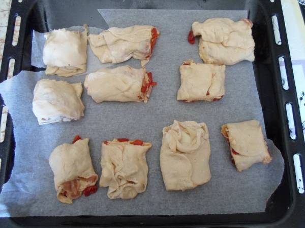 Panini napoletani con peperoni e pancetta, ottimi per gli intolleranti al lattosio - Preparazione tappa 4