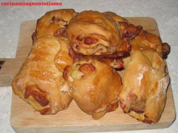 Panini napoletani con peperoni e pancetta, ottimi per gli intolleranti al lattosio - Preparazione tappa 5