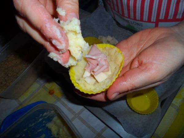 Muffin di patate con un cuore ripieno di - Preparazione tappa 4