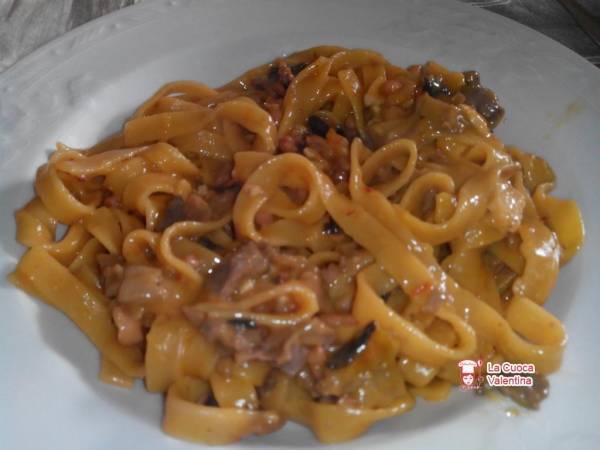 Tagliatelle con salsa di peperoni funghi misti e vongole - Preparazione tappa 2