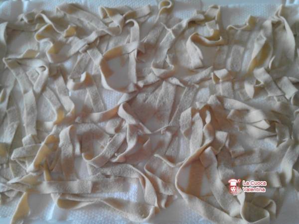 Tagliatelle fatte in casa con mugnoli ( cavoli ) - Preparazione tappa 2