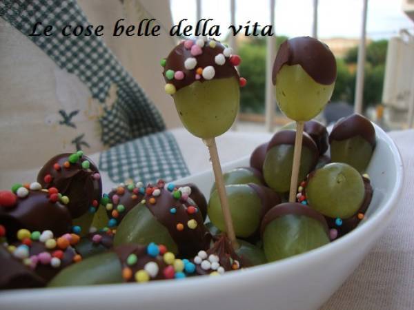 Uva ricoperta di cioccolato - Preparazione tappa 2