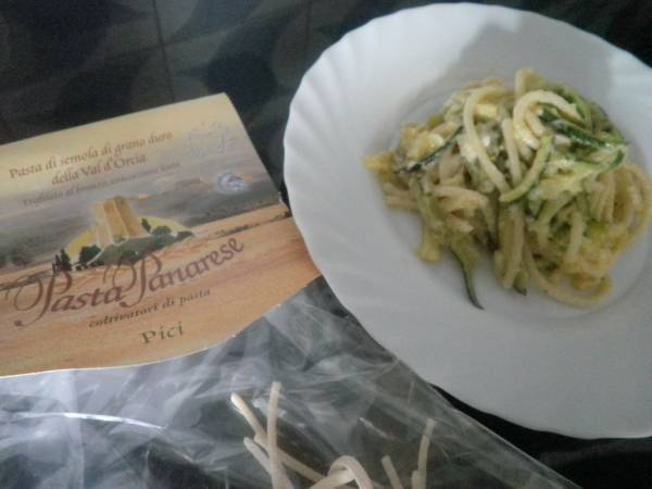 Finta carbonara di Pici con zucchine e mozzarella di bufala - Preparazione tappa 1