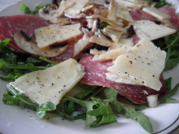 Carpaccio con il Golfetta (con rucola, funghi, parmigiano a scaglie) - Preparazione tappa 1