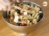 Tappa 3 - Pasta fredda con feta, olive nere e pomodori